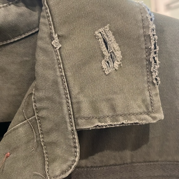 SO Distressed Shacket Small - Picture 3 of 5